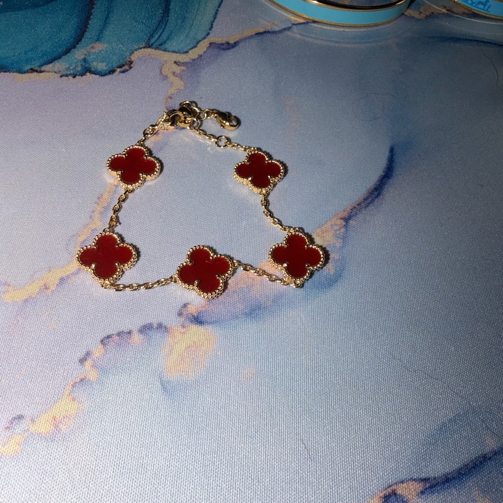 Gold-Tone Bracelet with Red Clover Motifs - Picture 3 of 9